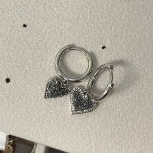 Kendra Scott Heart Huggies